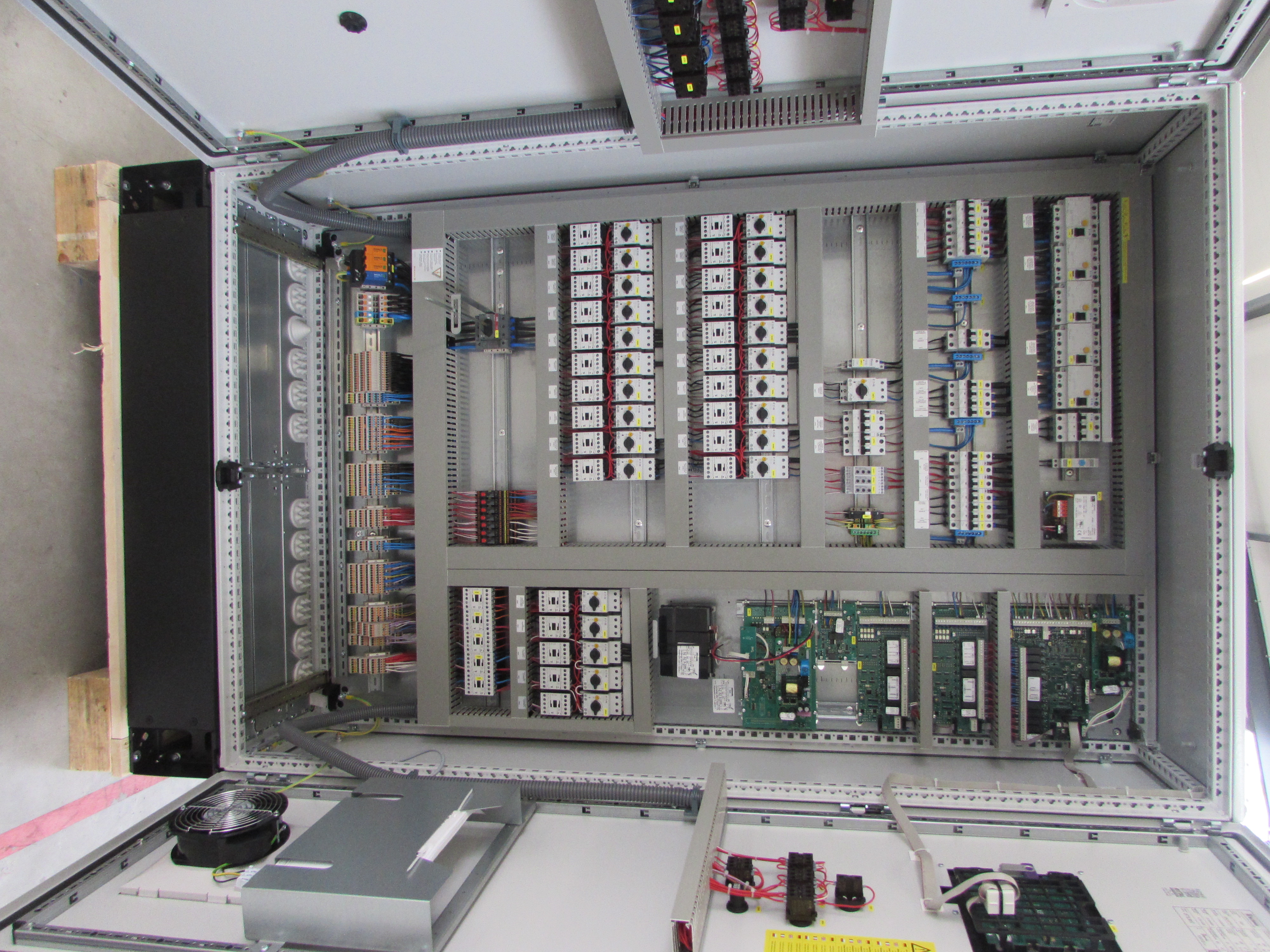 Control cabinet broiler with Vento- climate/feeding/lighting